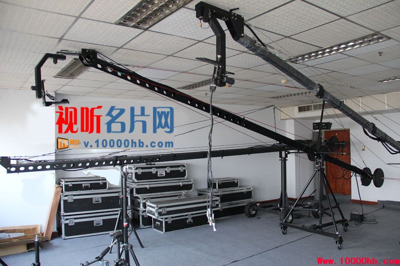 10米三角管电动摇臂自带9寸高亮监视器 3000元/天